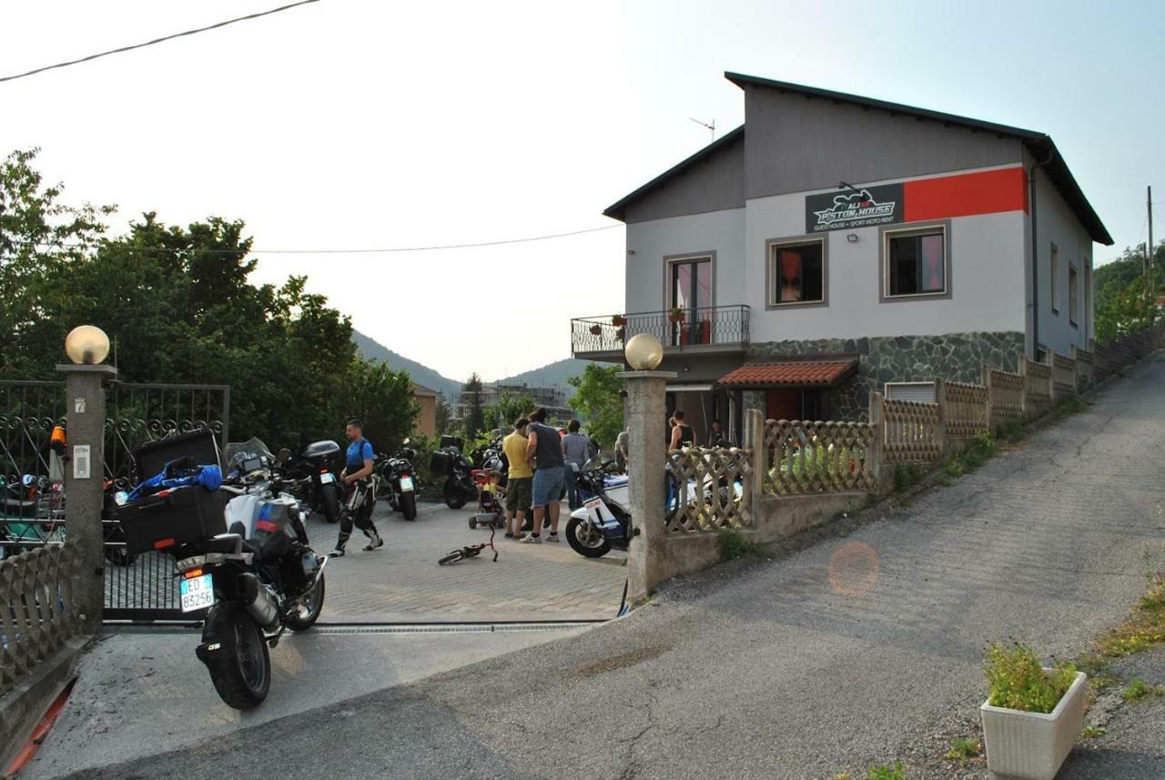 Millesimo Italian Piston House Sport Moto Rent Bed & Breakfast エクステリア 写真