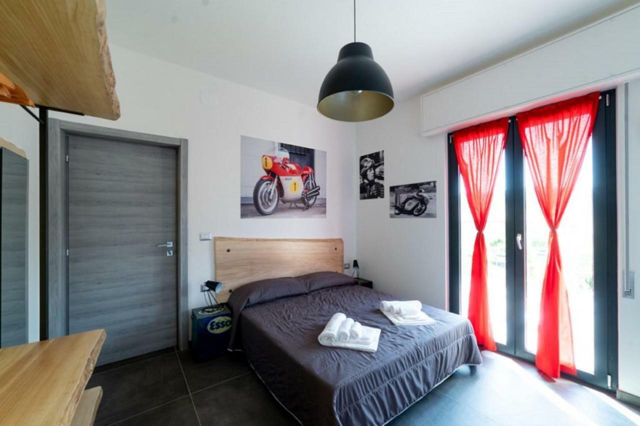 Millesimo Italian Piston House Sport Moto Rent Bed & Breakfast エクステリア 写真