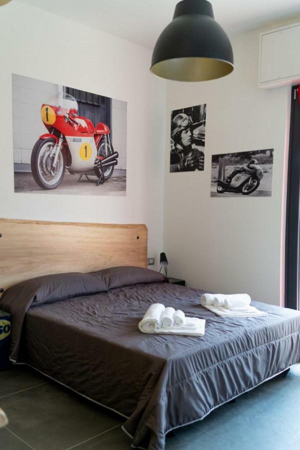 Millesimo Italian Piston House Sport Moto Rent Bed & Breakfast エクステリア 写真