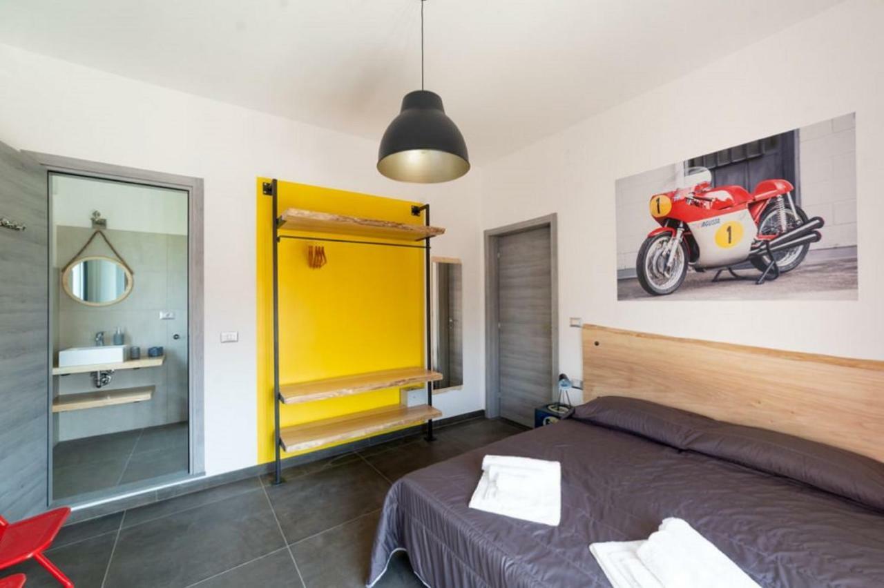 Millesimo Italian Piston House Sport Moto Rent Bed & Breakfast エクステリア 写真