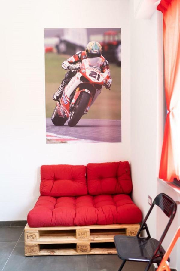 Millesimo Italian Piston House Sport Moto Rent Bed & Breakfast エクステリア 写真