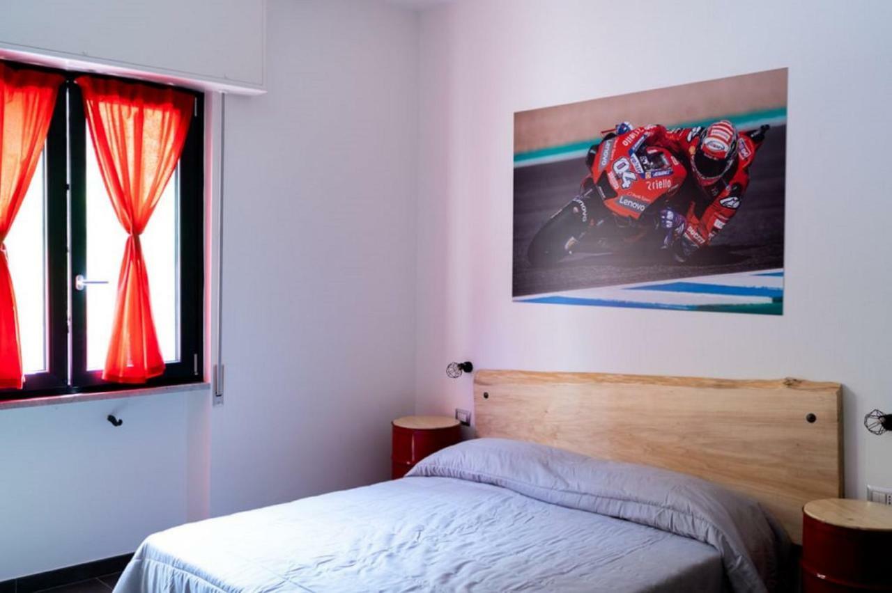 Millesimo Italian Piston House Sport Moto Rent Bed & Breakfast エクステリア 写真