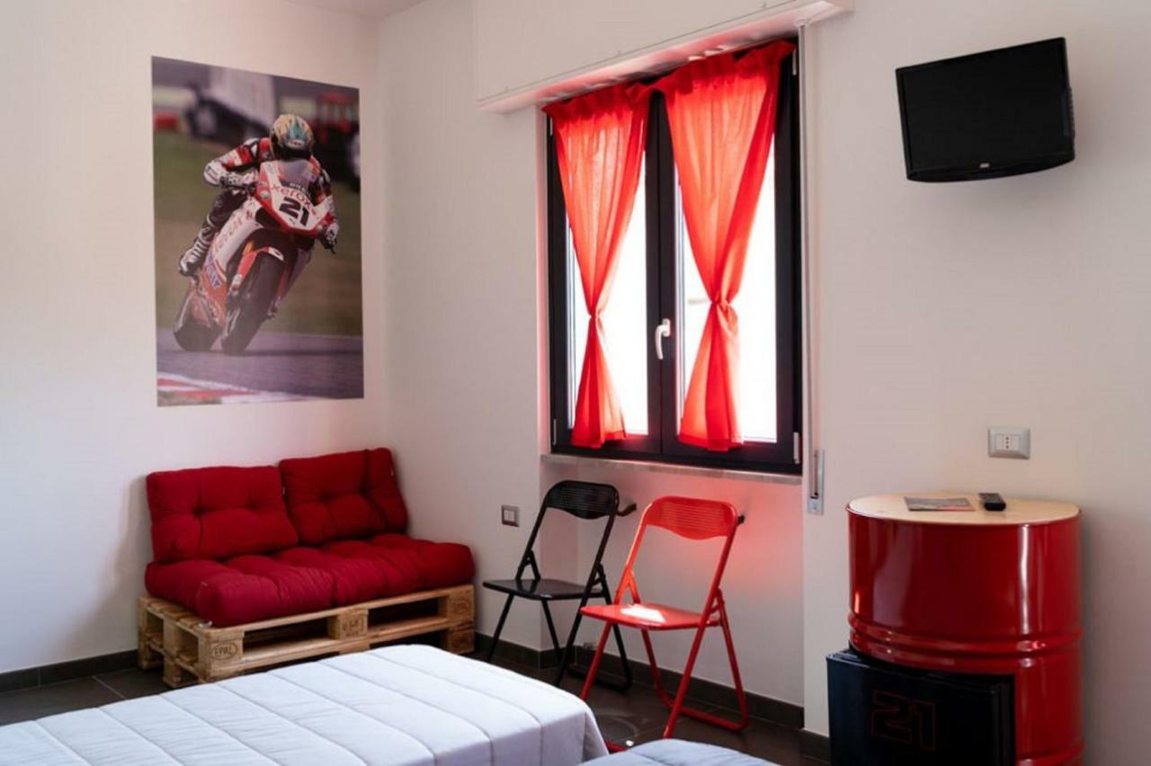 Millesimo Italian Piston House Sport Moto Rent Bed & Breakfast エクステリア 写真