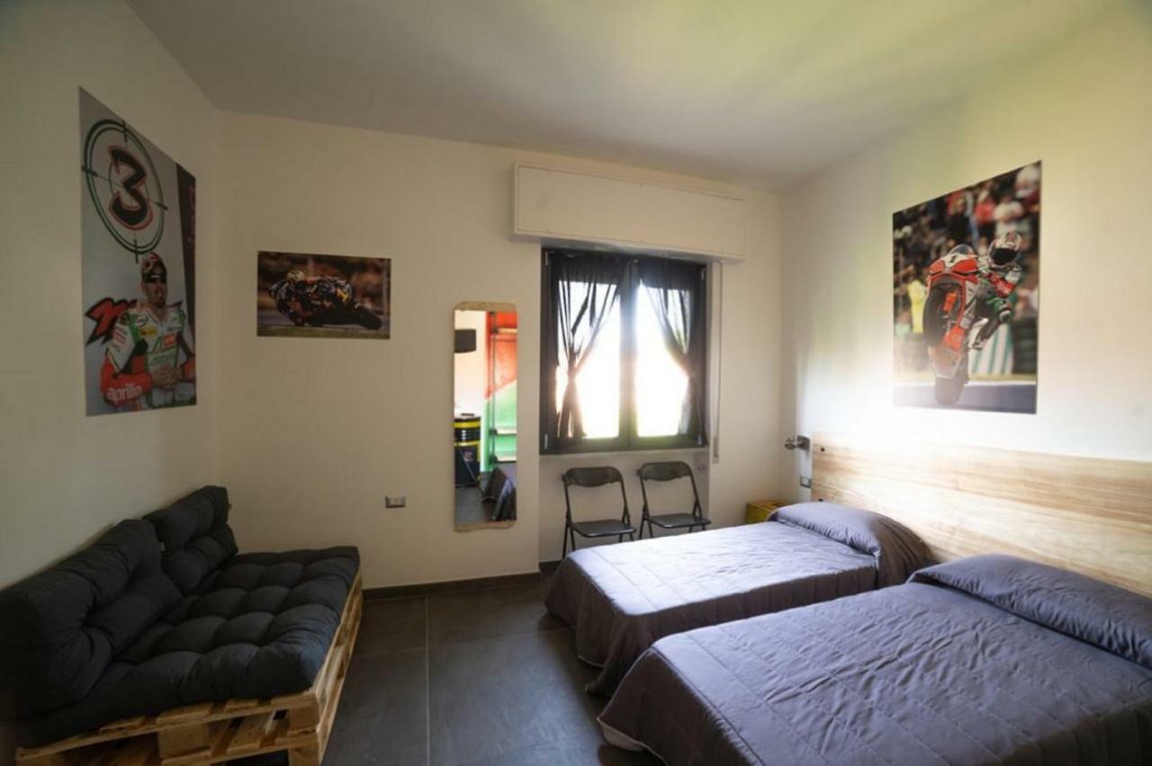 Millesimo Italian Piston House Sport Moto Rent Bed & Breakfast エクステリア 写真