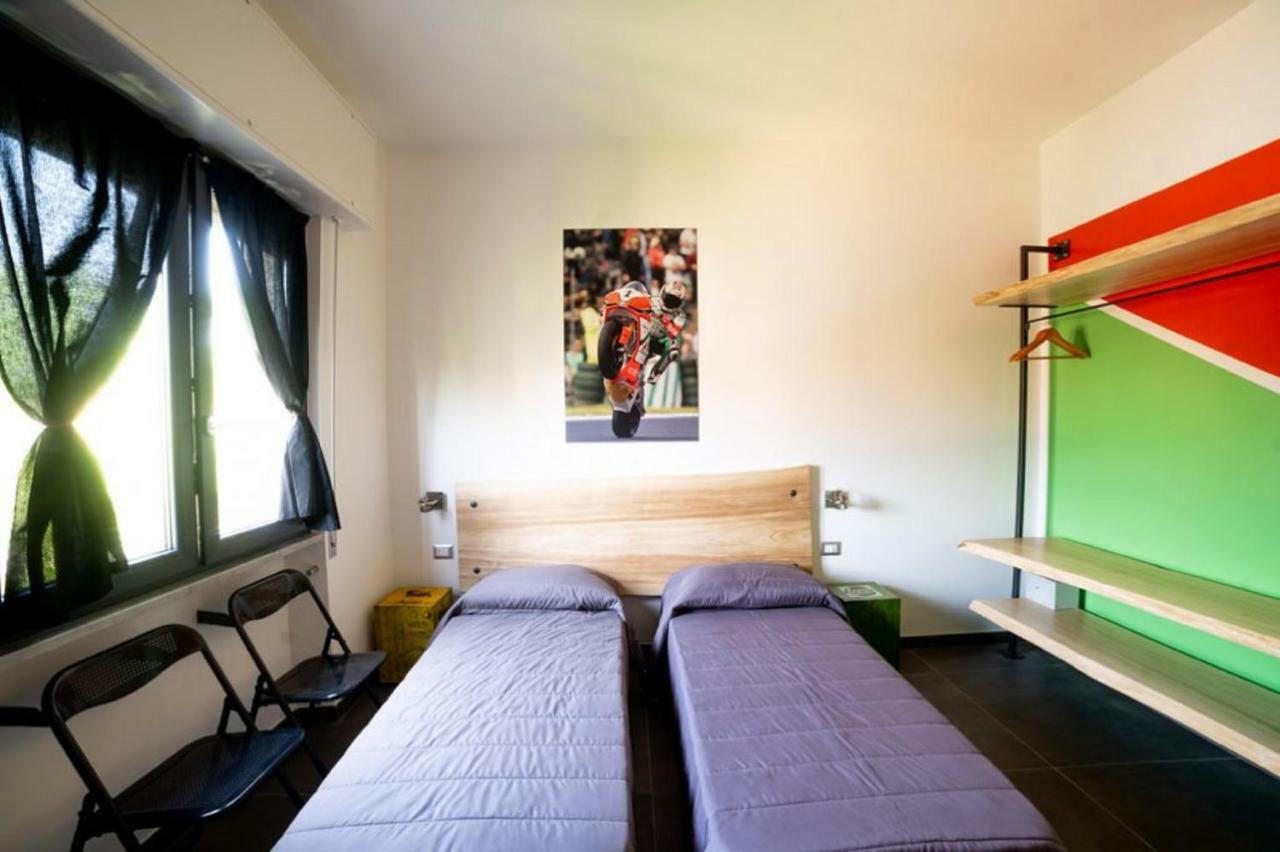 Millesimo Italian Piston House Sport Moto Rent Bed & Breakfast エクステリア 写真