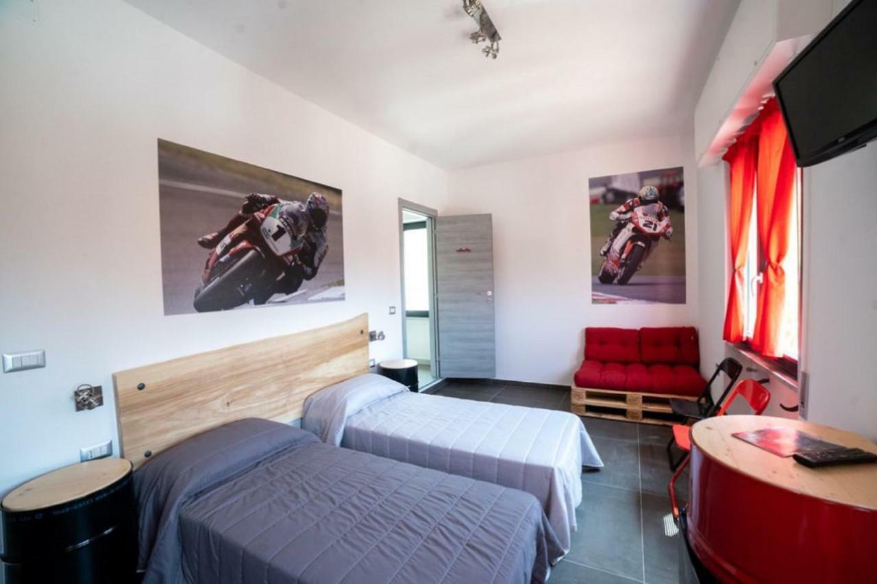 Millesimo Italian Piston House Sport Moto Rent Bed & Breakfast エクステリア 写真