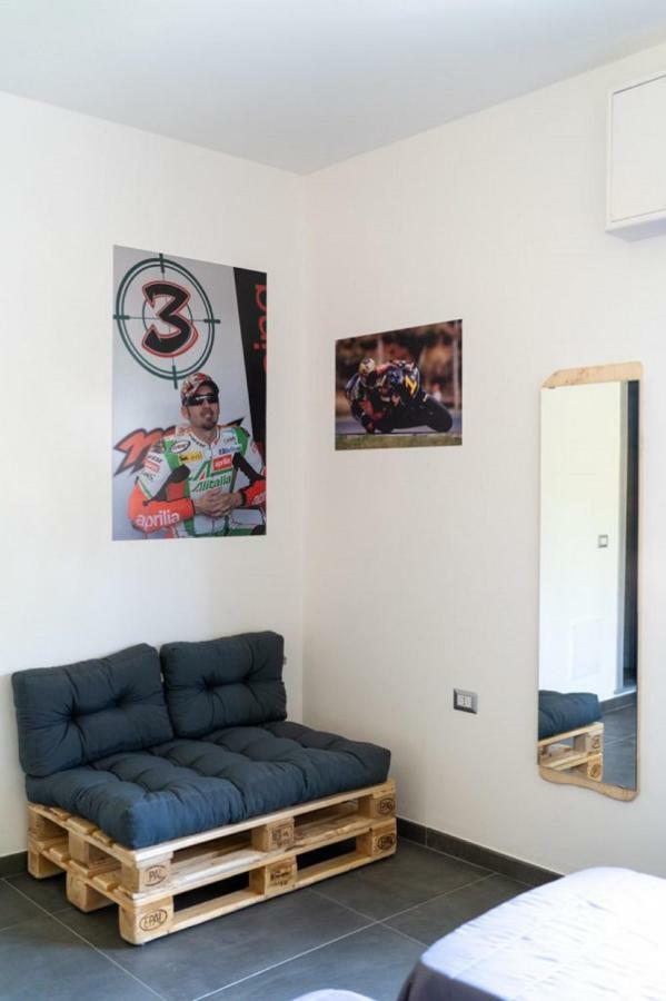 Millesimo Italian Piston House Sport Moto Rent Bed & Breakfast エクステリア 写真