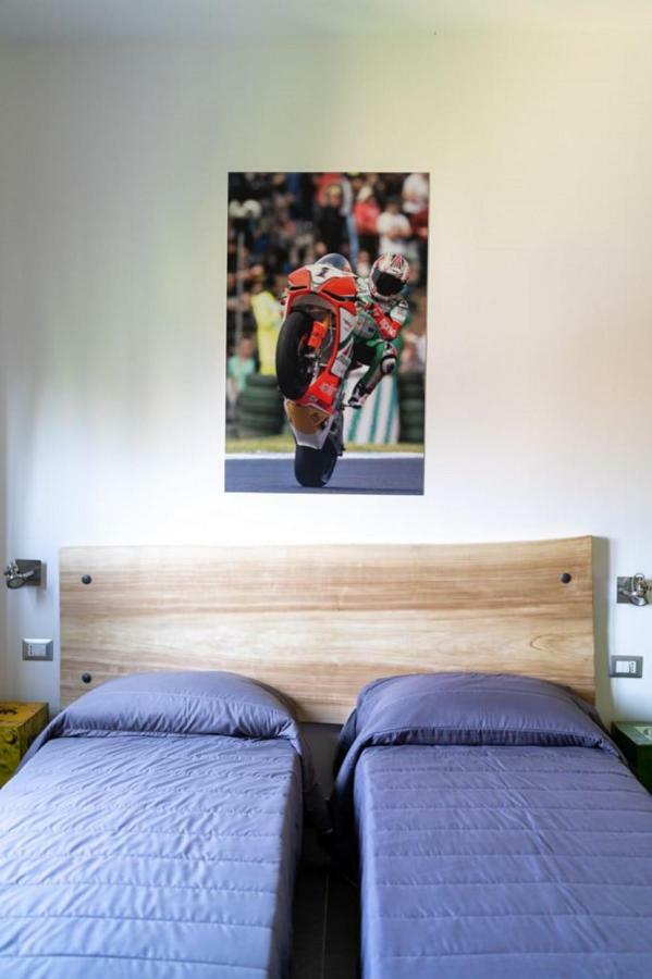 Millesimo Italian Piston House Sport Moto Rent Bed & Breakfast エクステリア 写真